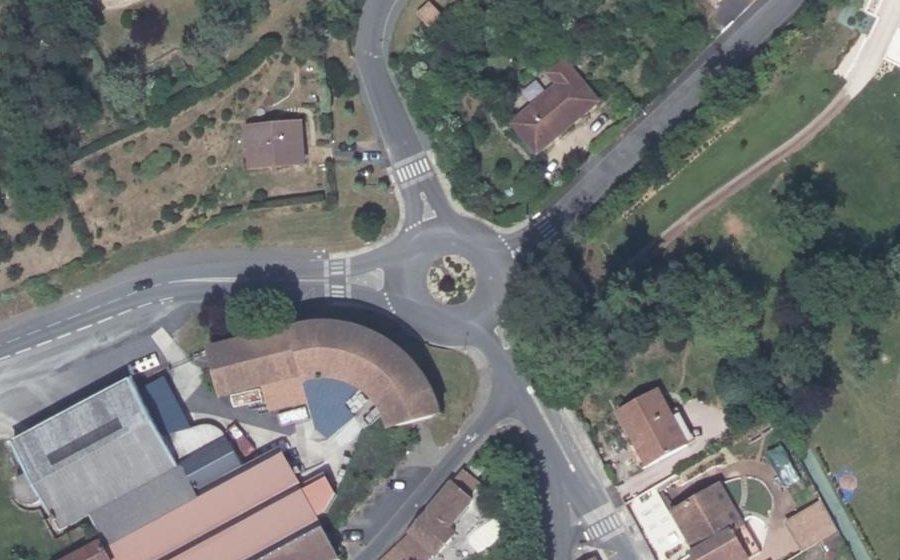 Vue aérienne du Rond-point anonyme n°92340799
