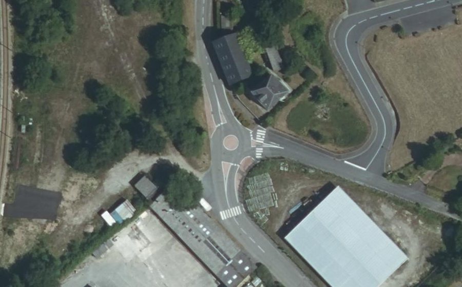 Vue aérienne du Rond-point anonyme n°923543592