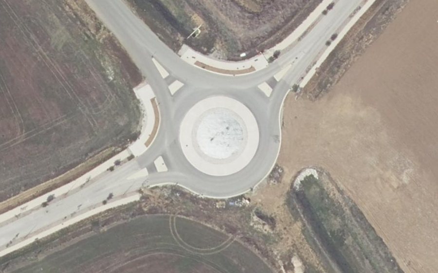 Vue aérienne du Rond-point anonyme n°923954514