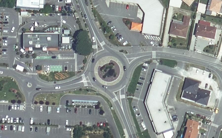 Vue aérienne du Rond-point anonyme n°92413812