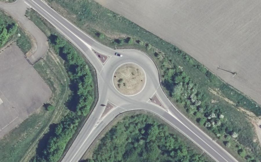 Vue aérienne du Rond-point anonyme n°92417547