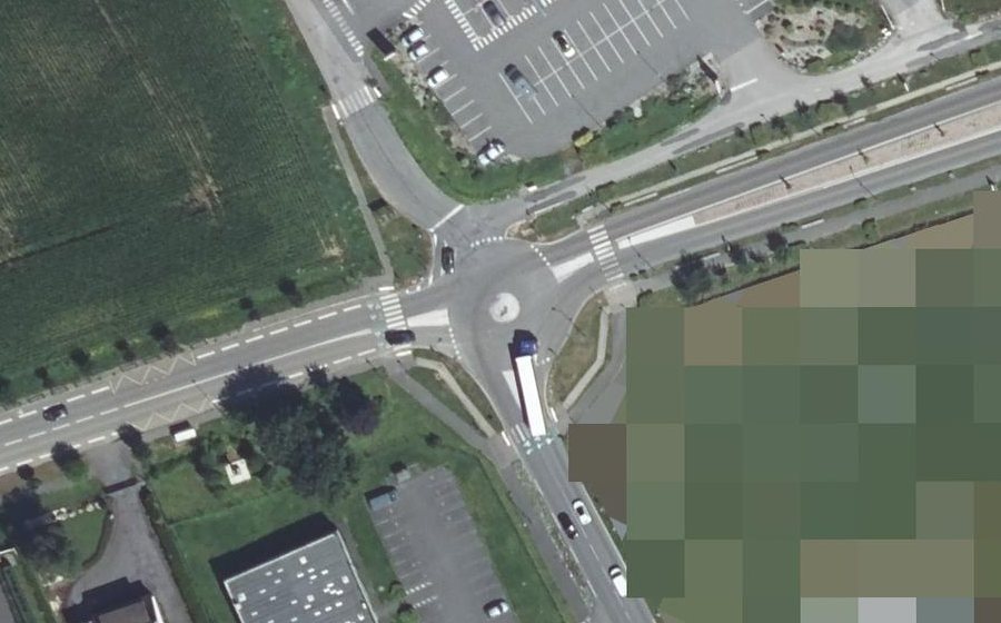 Vue aérienne du Rond-point anonyme n°924402341