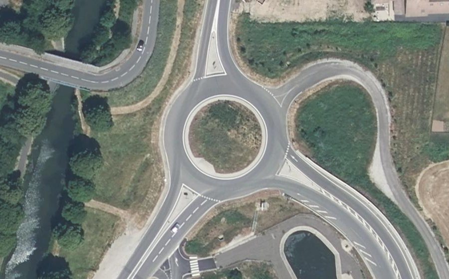 Vue aérienne du Rond-point anonyme n°925043658