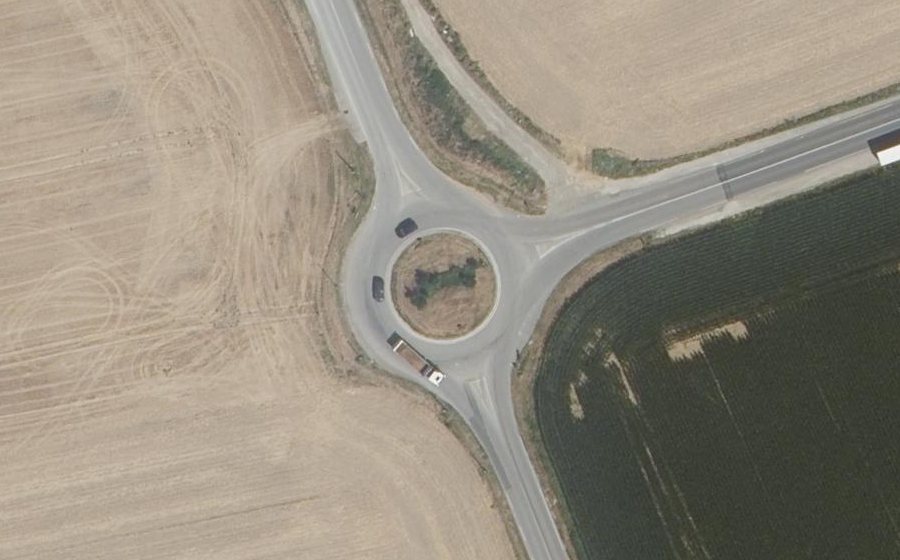 Vue aérienne du Rond-point anonyme n°925530692