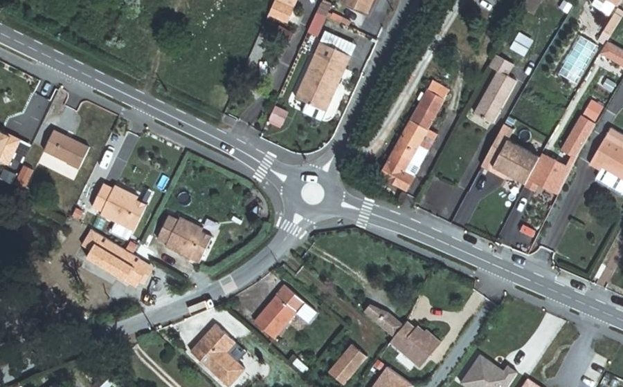 Vue aérienne du Rond-point anonyme n°925566913