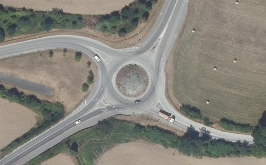 Vue aérienne du Rond-point anonyme n°925602456