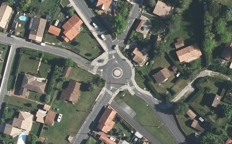 Vue aérienne du Rond-point anonyme n°925804807