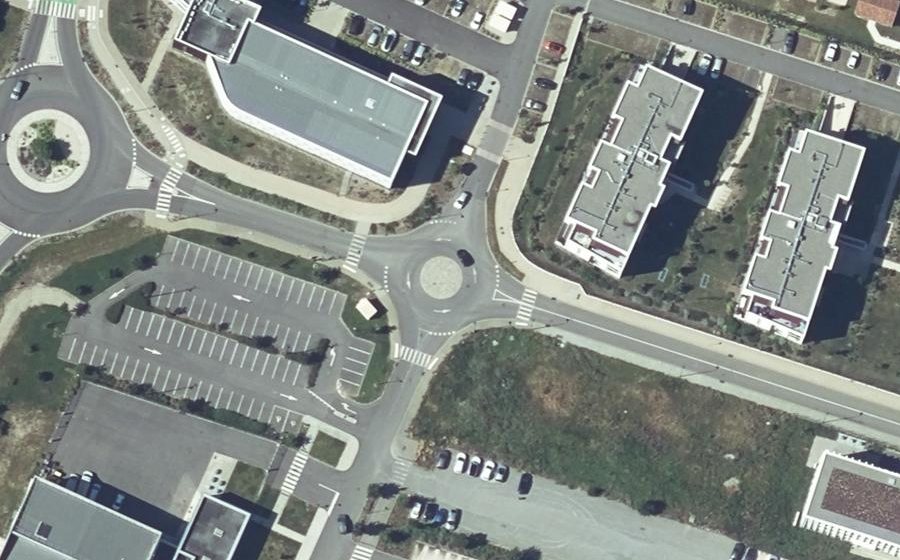 Vue aérienne du Rond-point anonyme n°925848904