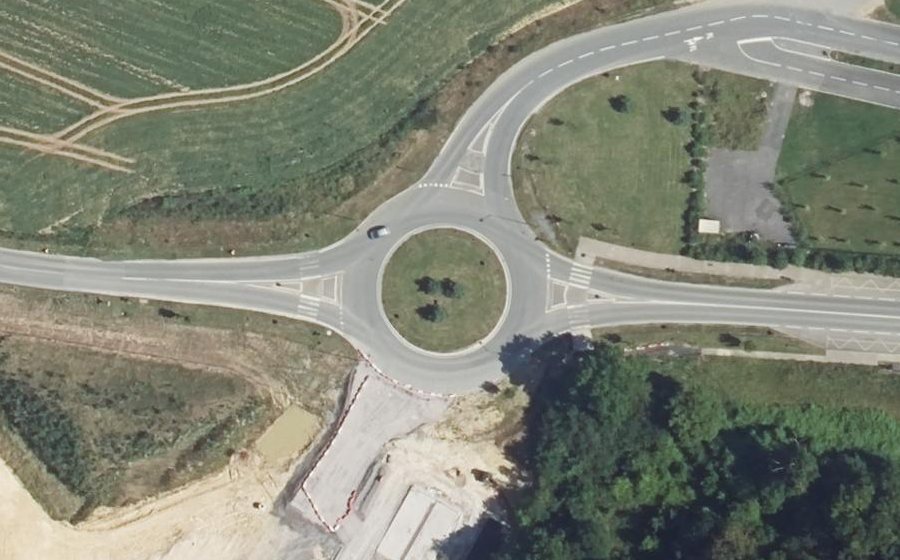 Vue aérienne du Rond-point anonyme n°925901725
