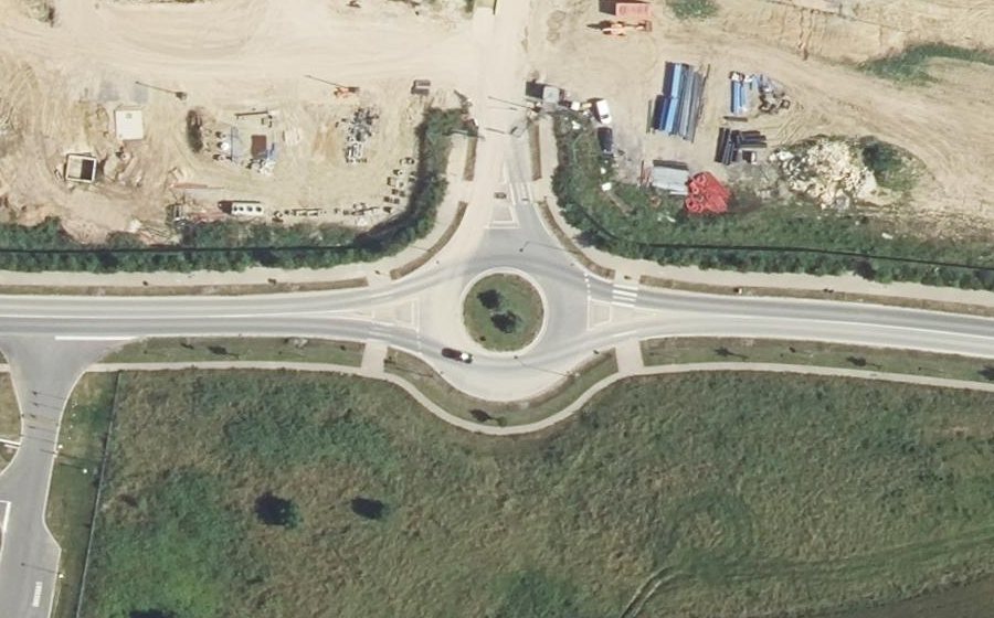 Vue aérienne du Rond-point anonyme n°925901727