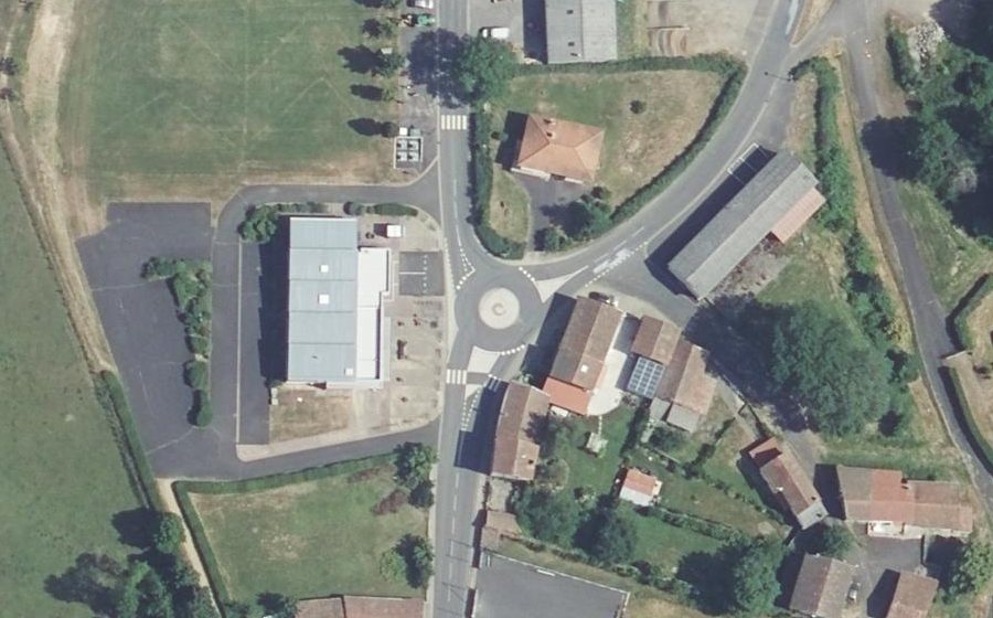 Vue aérienne du Rond-point anonyme n°92654530