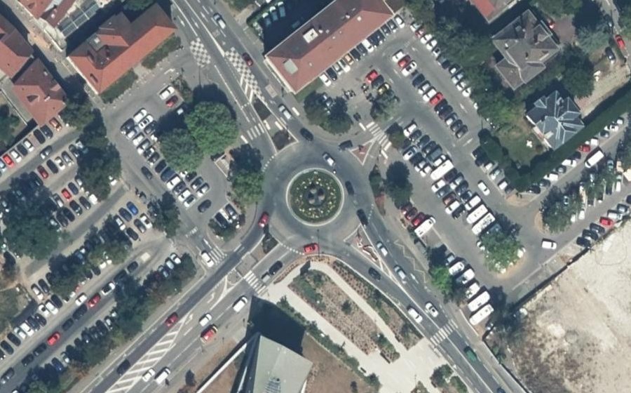 Vue aérienne du Rond-point anonyme n°926681550