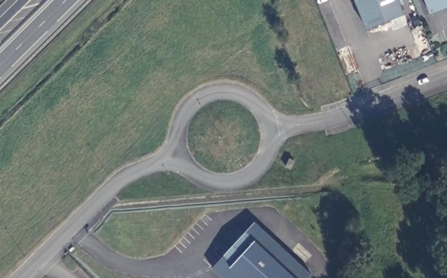 Vue aérienne du Rond-point anonyme n°92670940