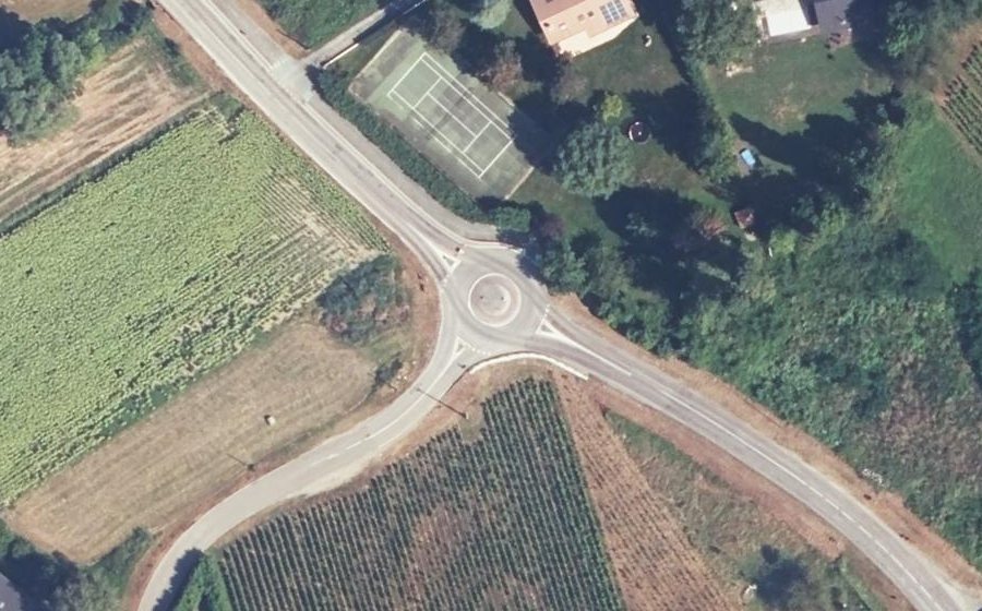 Vue aérienne du Rond-point anonyme n°926710319