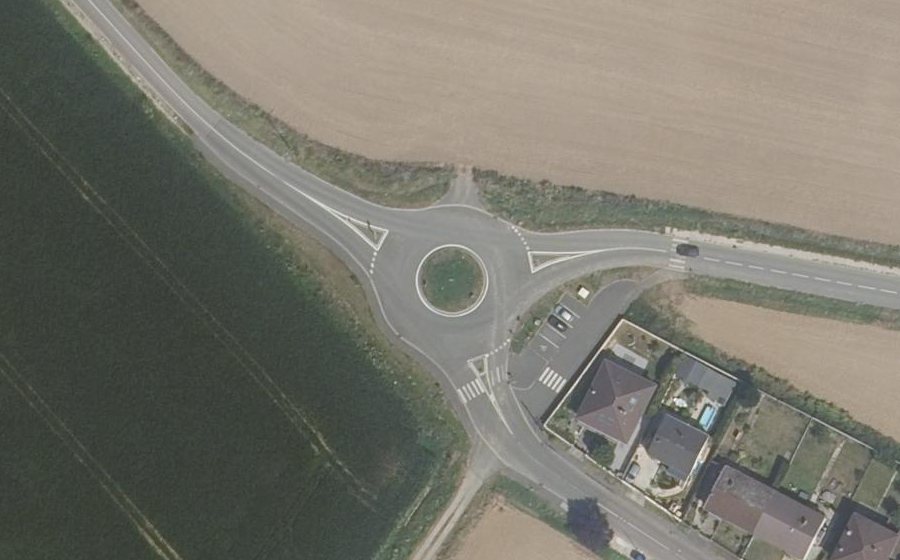 Vue aérienne du Rond-point anonyme n°926802942