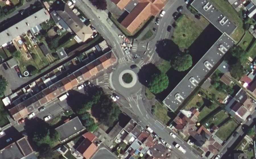 Vue aérienne du Rond-point anonyme n°926872906