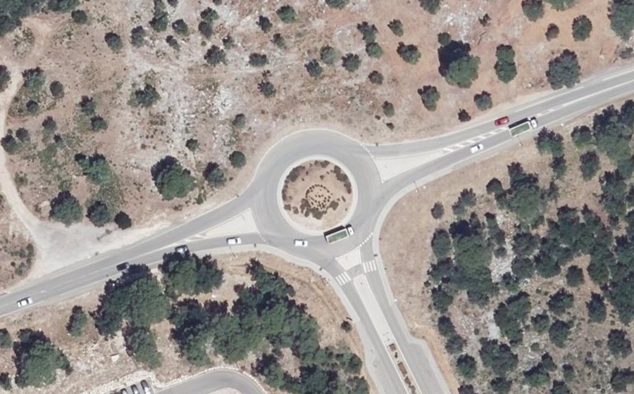 Vue aérienne du Rond-point anonyme n°926886287