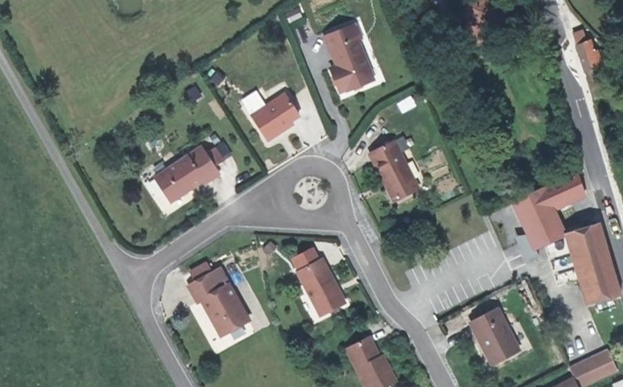 Vue aérienne du Rond-point anonyme n°927118541