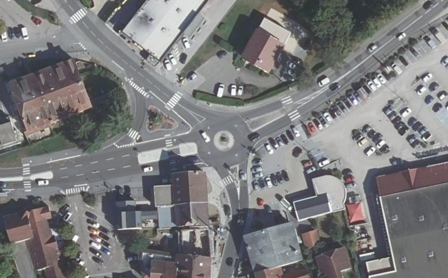 Vue aérienne du Rond-point anonyme n°92713066
