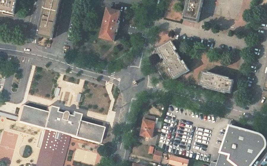 Vue aérienne du Rond-point anonyme n°927144244