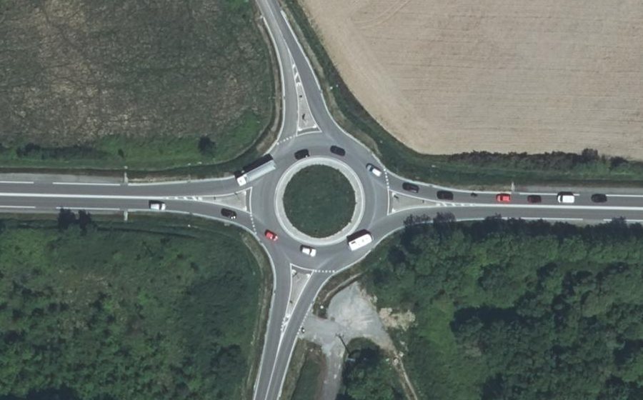 Vue aérienne du Rond-point anonyme n°927195367