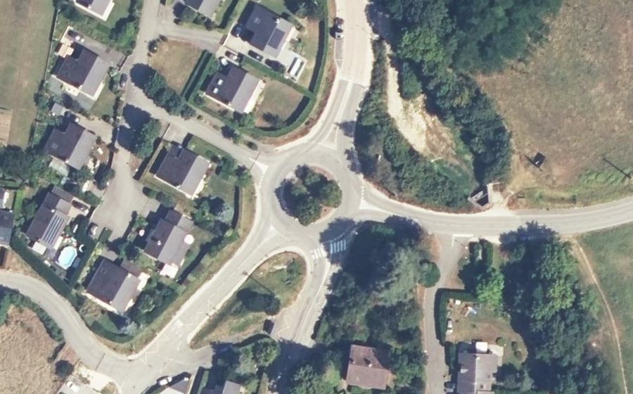 Vue aérienne du Rond-point anonyme n°927281613