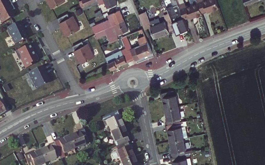 Vue aérienne du Rond-point anonyme n°92734916