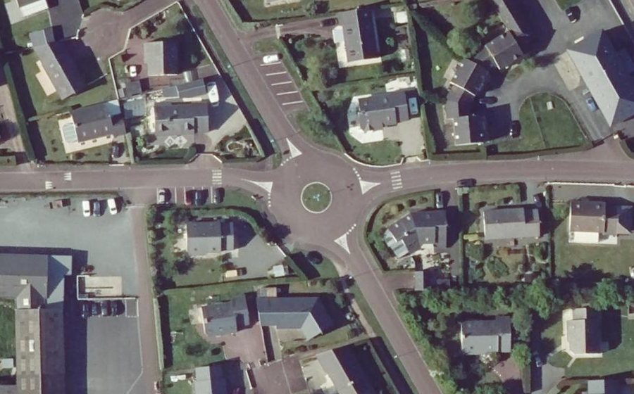 Vue aérienne du Rond-point anonyme n°92735150