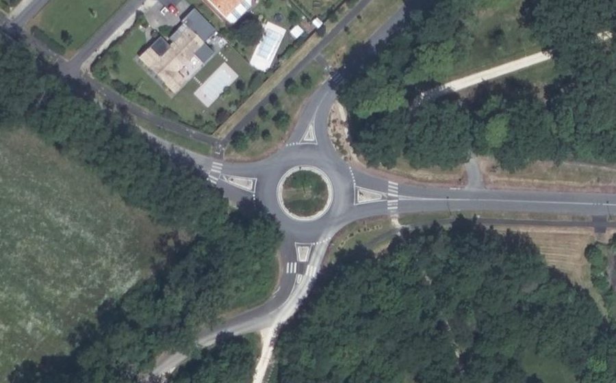 Vue aérienne du Rond-point anonyme n°92782281