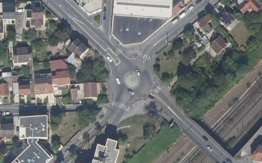 Vue aérienne du Rond-point anonyme n°927882792