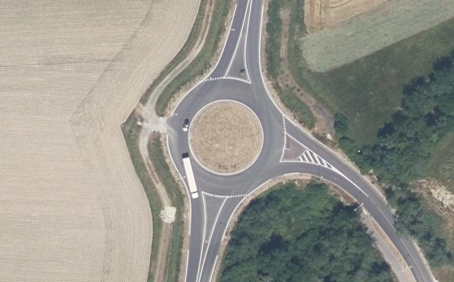 Vue aérienne du Rond-point anonyme n°92810701