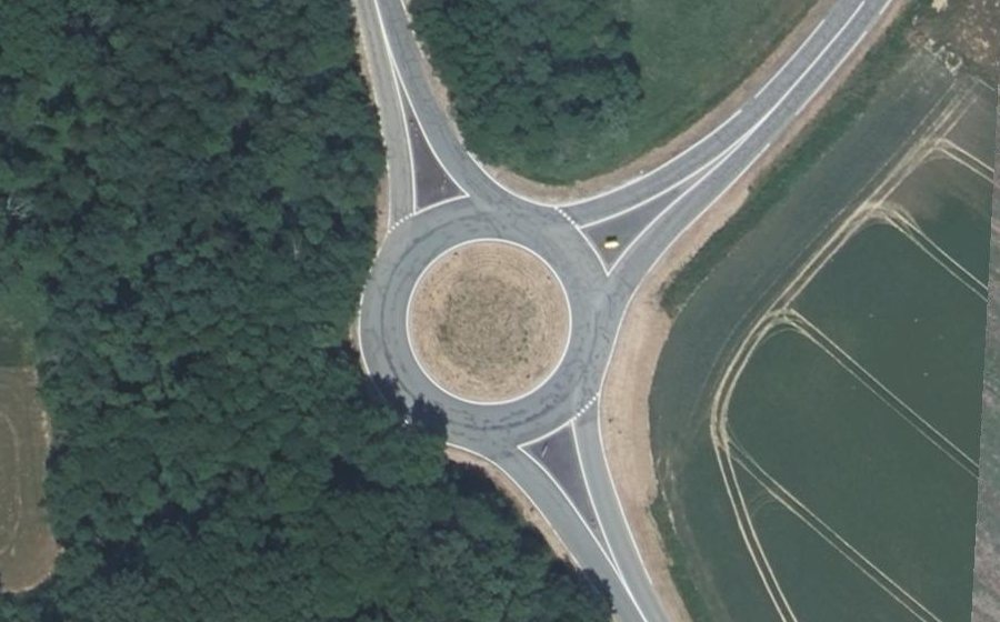 Vue aérienne du Rond-point anonyme n°92813850