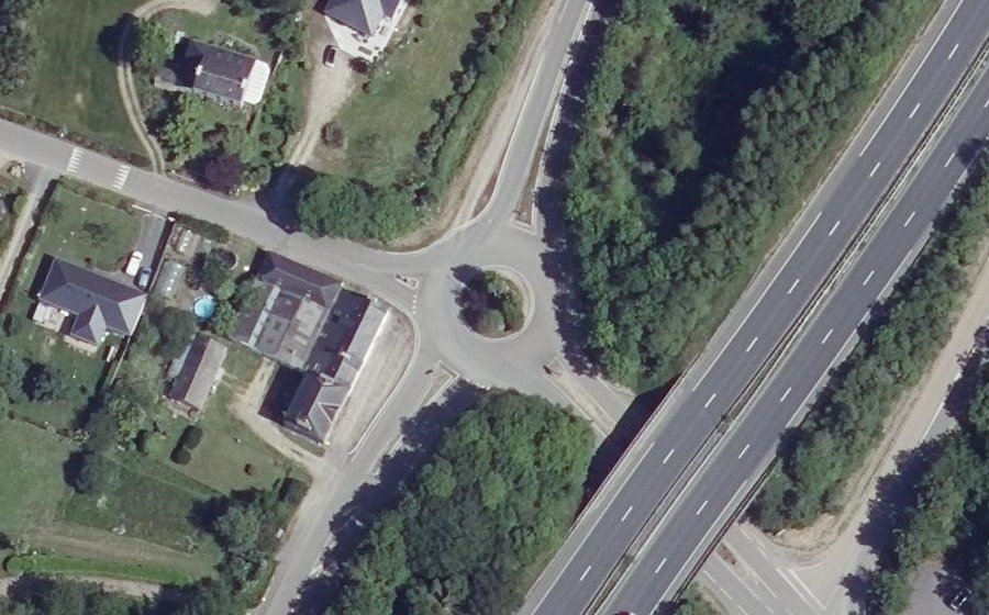 Vue aérienne du Rond-point anonyme n°92846380