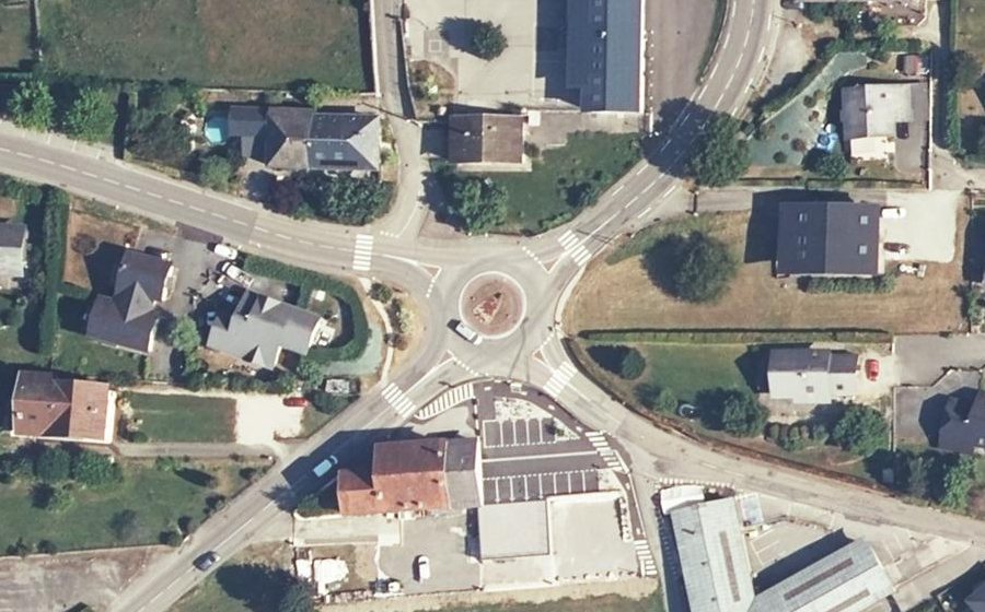 Vue aérienne du Rond-point anonyme n°928771427