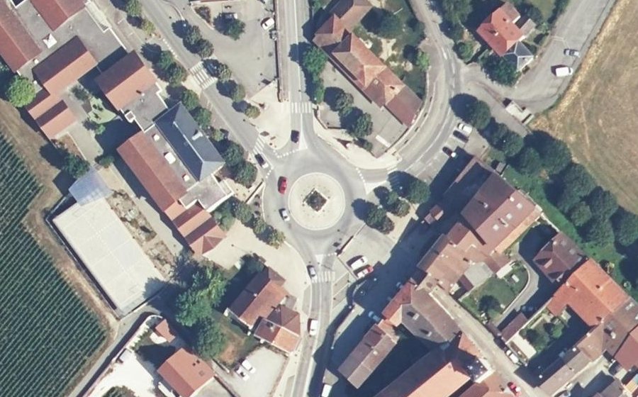 Vue aérienne du Rond-point anonyme n°928771440