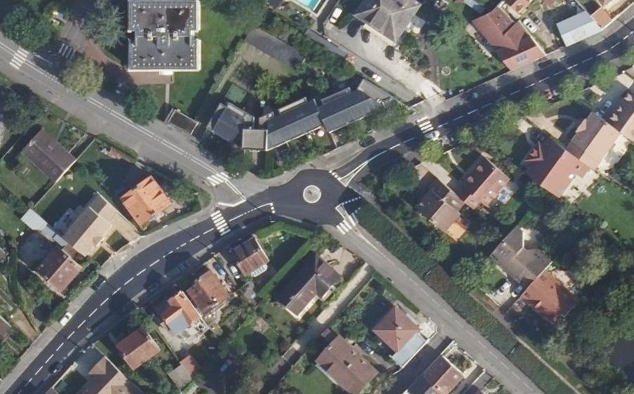 Vue aérienne du Rond-point anonyme n°92913459