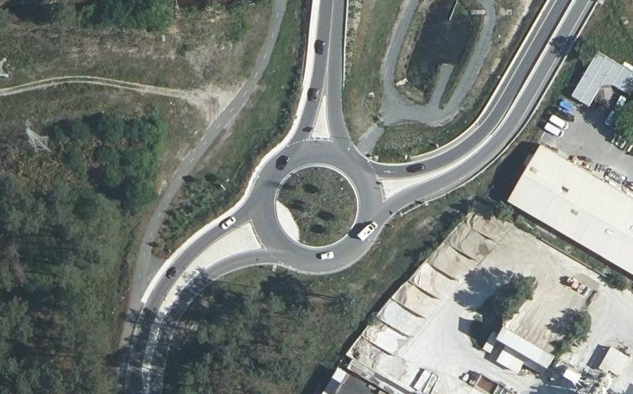 Vue aérienne du Rond-point anonyme n°929182825