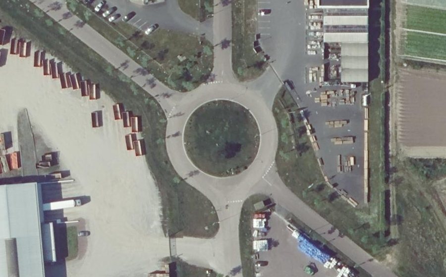 Vue aérienne du Rond-point anonyme n°92922211