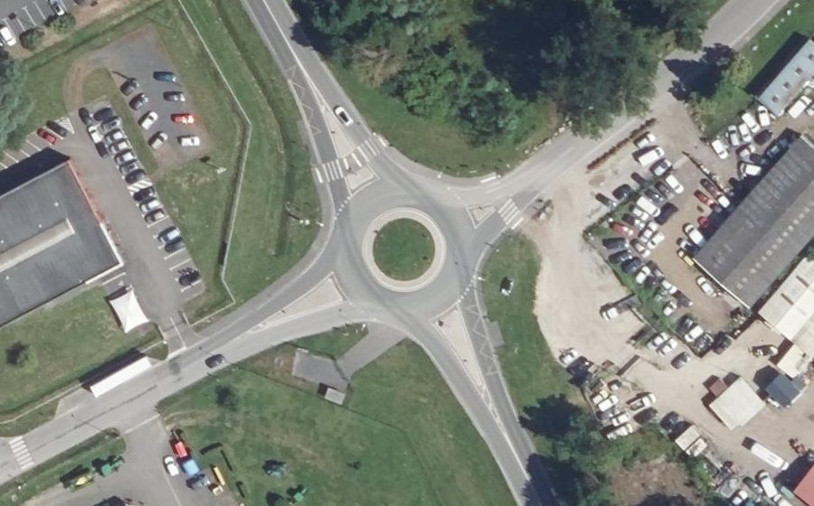 Vue aérienne du Rond-point anonyme n°929271192