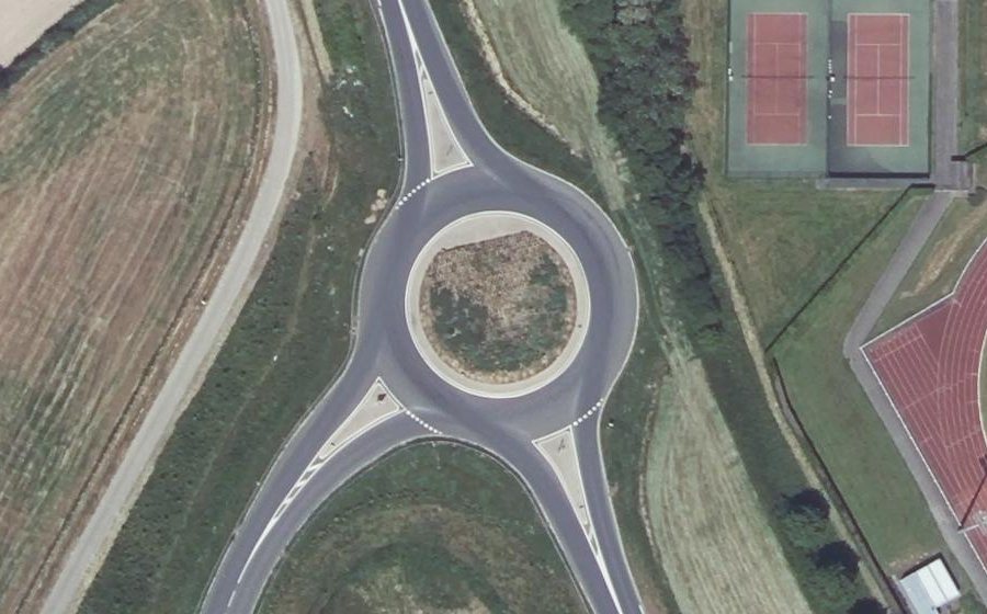 Vue aérienne du Rond-point anonyme n°929332667