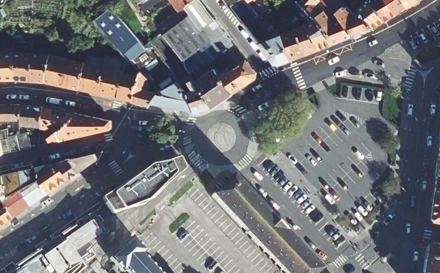 Vue aérienne du Rond-point anonyme n°92942674
