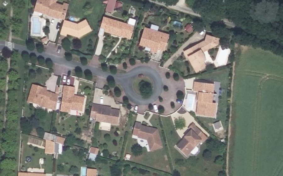 Vue aérienne du Rond-point anonyme n°92956782