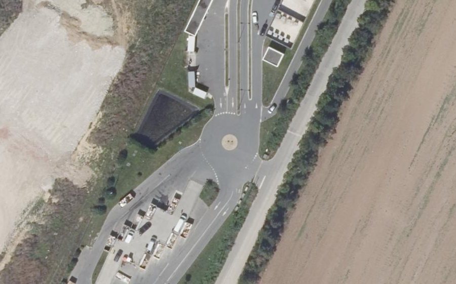 Vue aérienne du Rond-point anonyme n°929889359