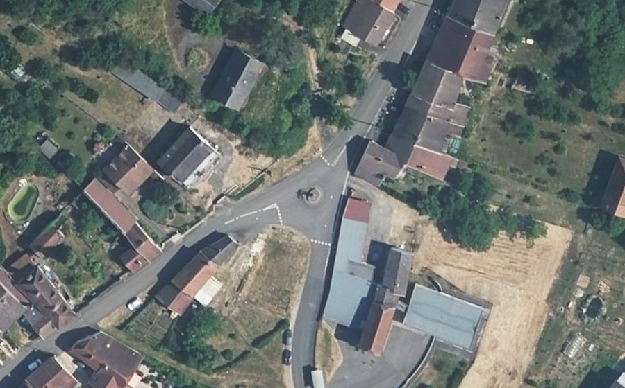 Vue aérienne du Rond-point anonyme n°930179533