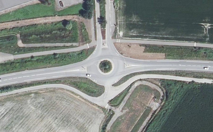 Vue aérienne du Rond-point anonyme n°930404082