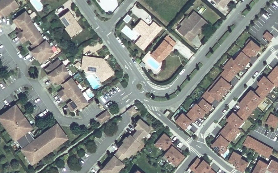 Vue aérienne du Rond-point anonyme n°930422777