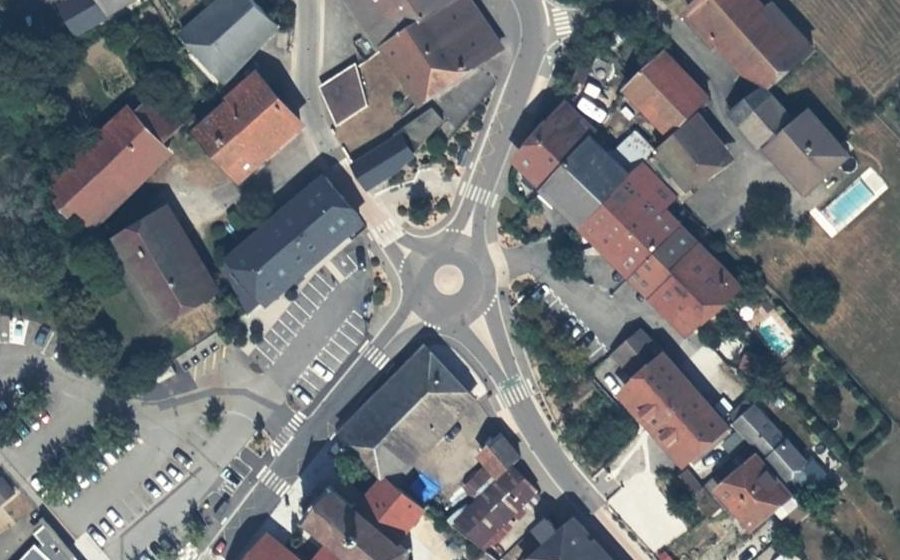 Vue aérienne du Rond-point anonyme n°930759644