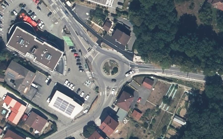 Vue aérienne du Rond-point anonyme n°930761818