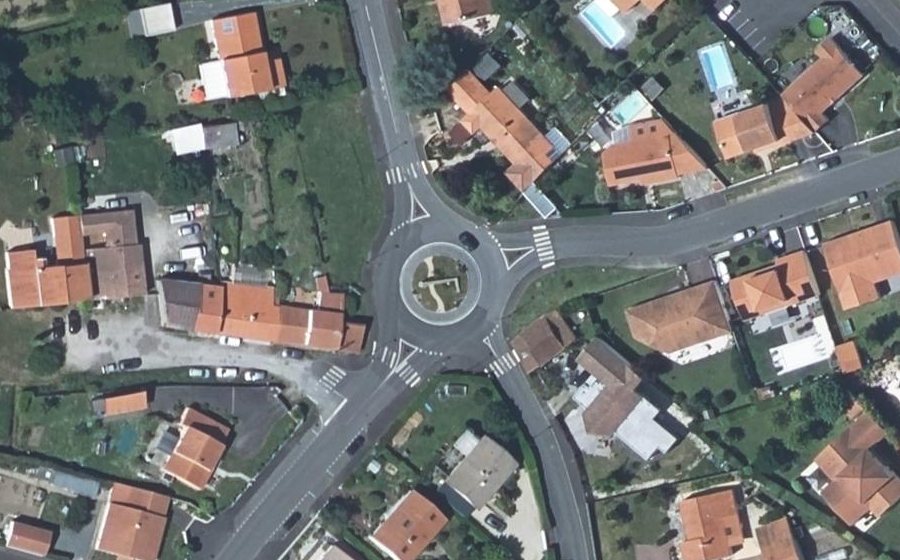Vue aérienne du Rond-point anonyme n°93094244