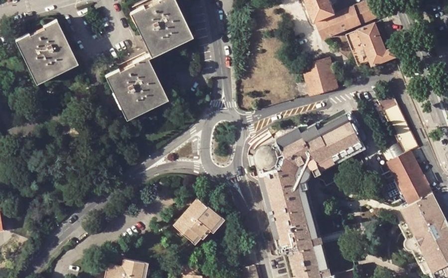 Vue aérienne du Rond-point anonyme n°93103860